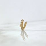 Dije Letra V Cursiva 0.75gr / 1.7cm / Circones Blancos Oro Amarillo
