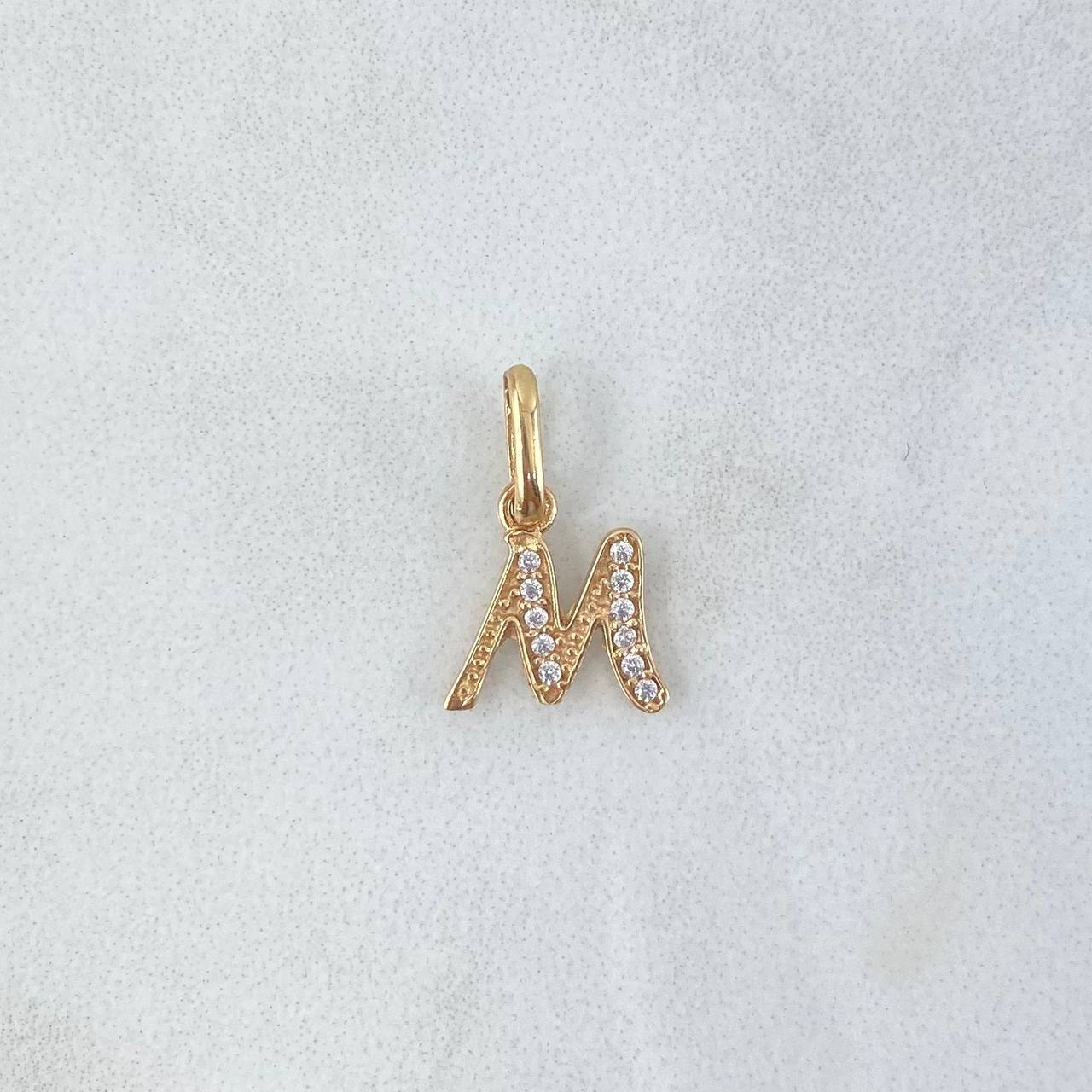 Dije Letra M Silueta 0.55gr / 1.5cm / Circones Blancos Oro Amarillo 18K ©