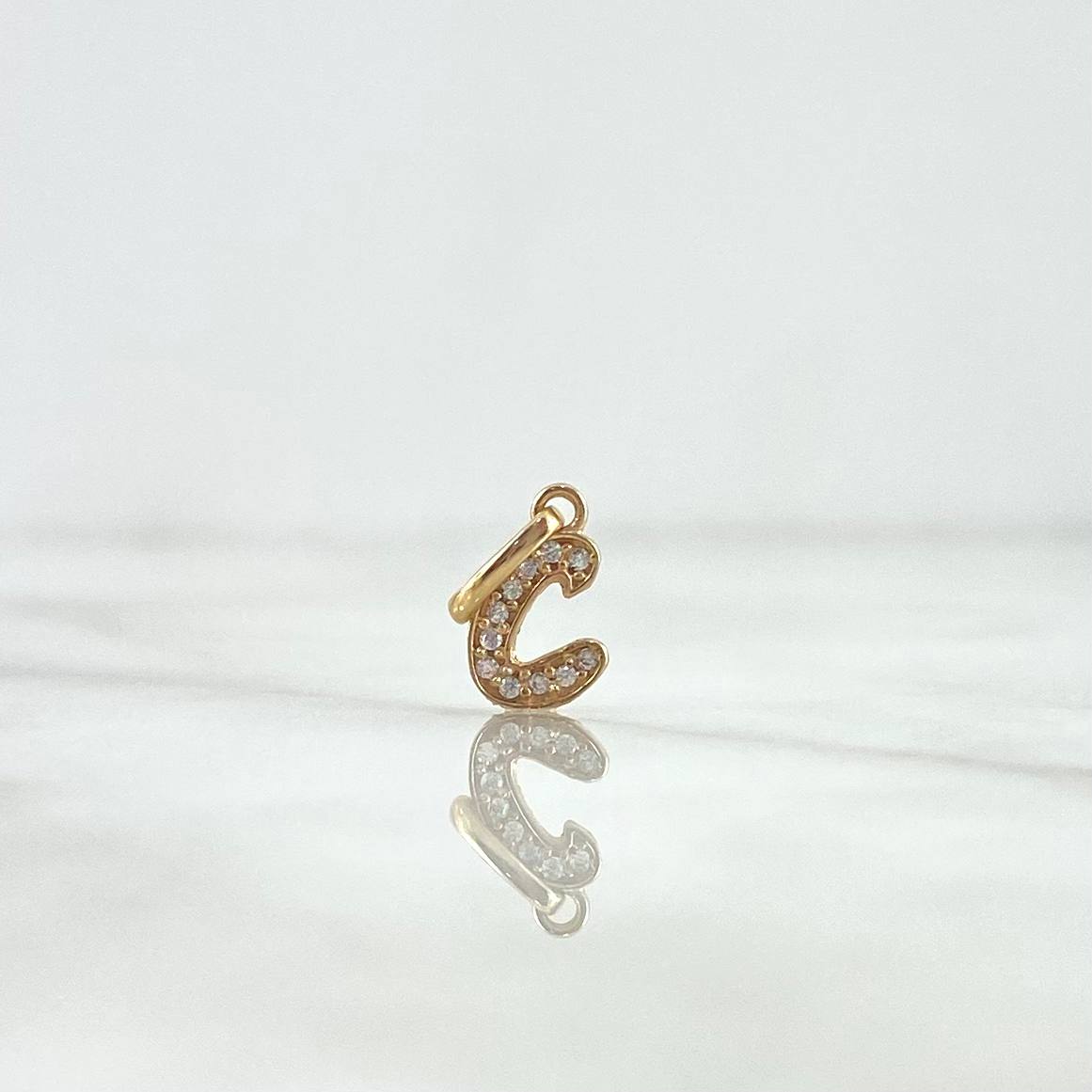 Dije Letra C Silueta 0.5gr / 2.1cm / Circones Blancos Oro Amarillo 18K *