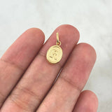 Dije Letra R Ovalada 0.55gr / 1.8cm / Troquelada Oro Amarillo ©