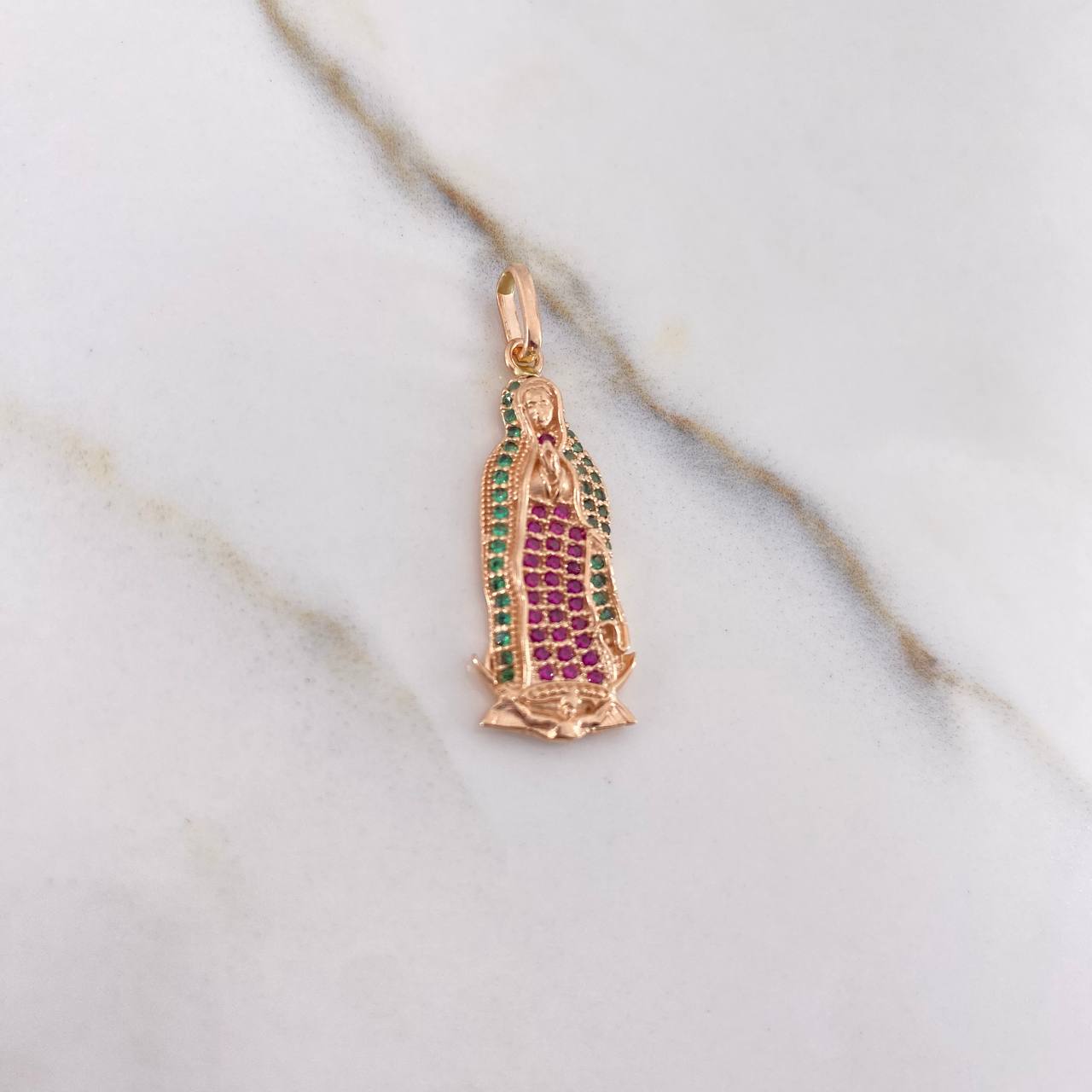 Dije Virgen de Guadalupe 2.85gr / 3.5cm / Circones Fucsia Verdes Oro Rosa $