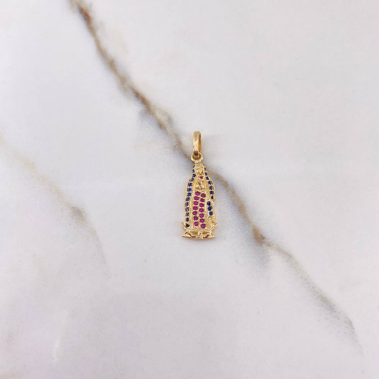 Dije Virgen de Guadalupe 1.75gr / 2.7cm / Circones Azules Fucsias Oro Amarillo $
