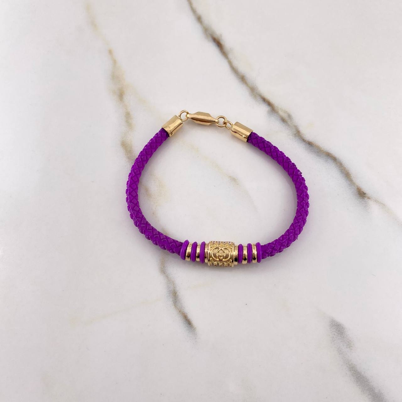 Pulso GG 6.4gr / 17cm / Caucho Morado Circones Blancos Oro Amarillo &