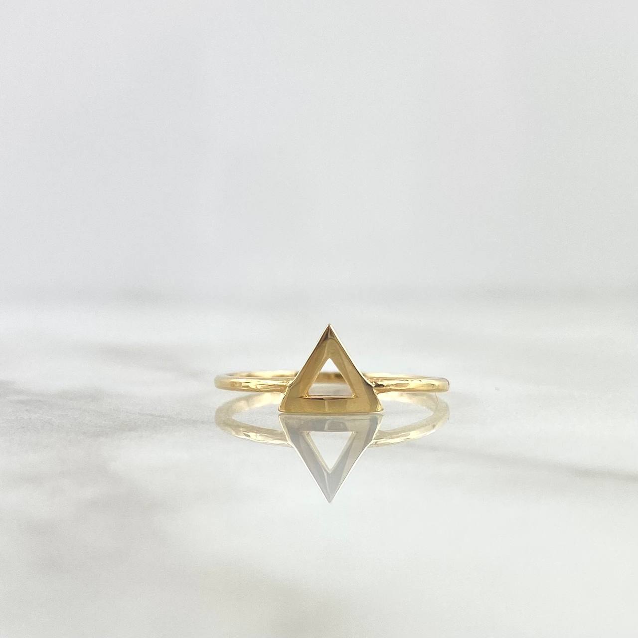 Anillo Silueta Triangulo 1.1gr / T6 3/4 / Oro Amarillo