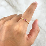 Anillo Solitario Marquesa  1gr / T8 1/4 / Circones Blancos Y Fucsia Oro Amarillo