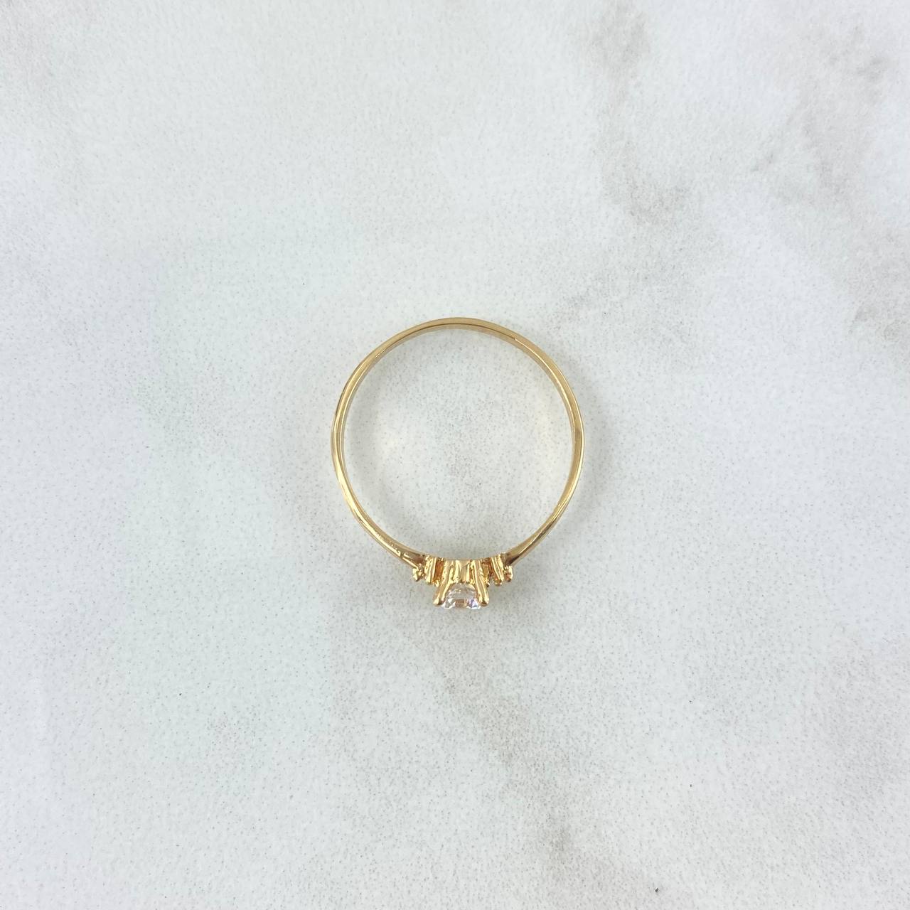 Anillo Solitario Coquette 1.4gr / T7 1/4 / Circones Blancos Oro Amarillo