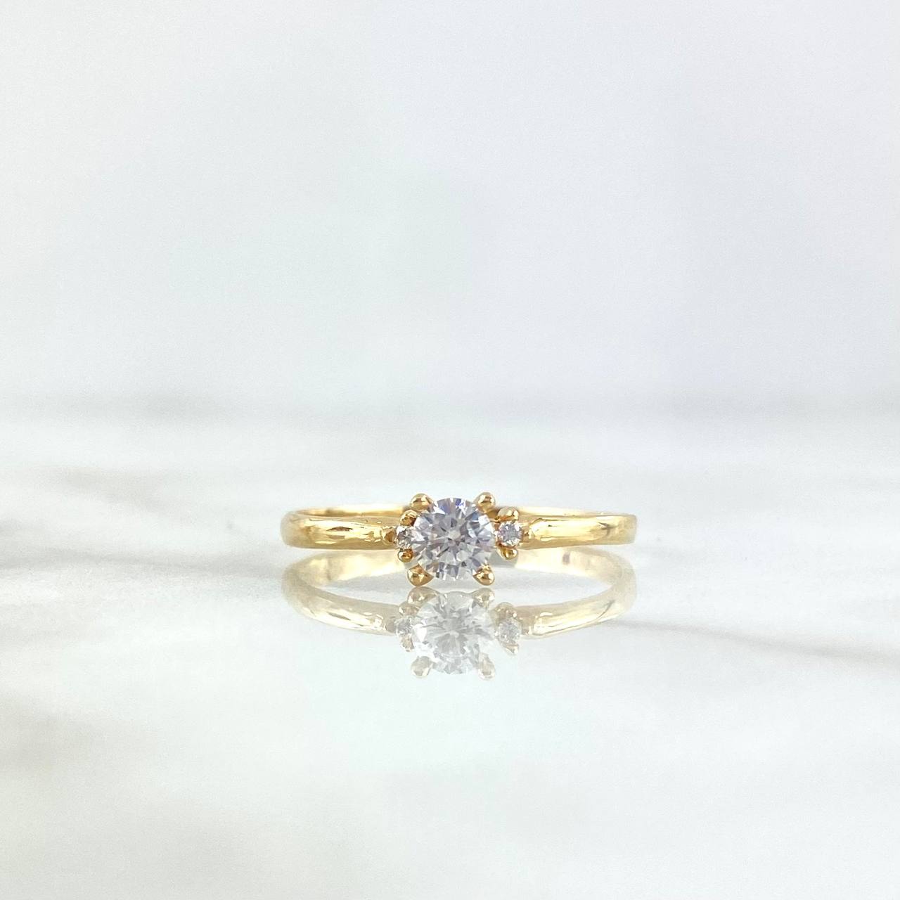 Anillo Solitario Coquette 1.4gr / T7 1/4 / Circones Blancos Oro Amarillo