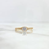 Anillo Solitario Churumbela 1.45gr / T5 1/2 / Circones Blancos Oro Amarillo