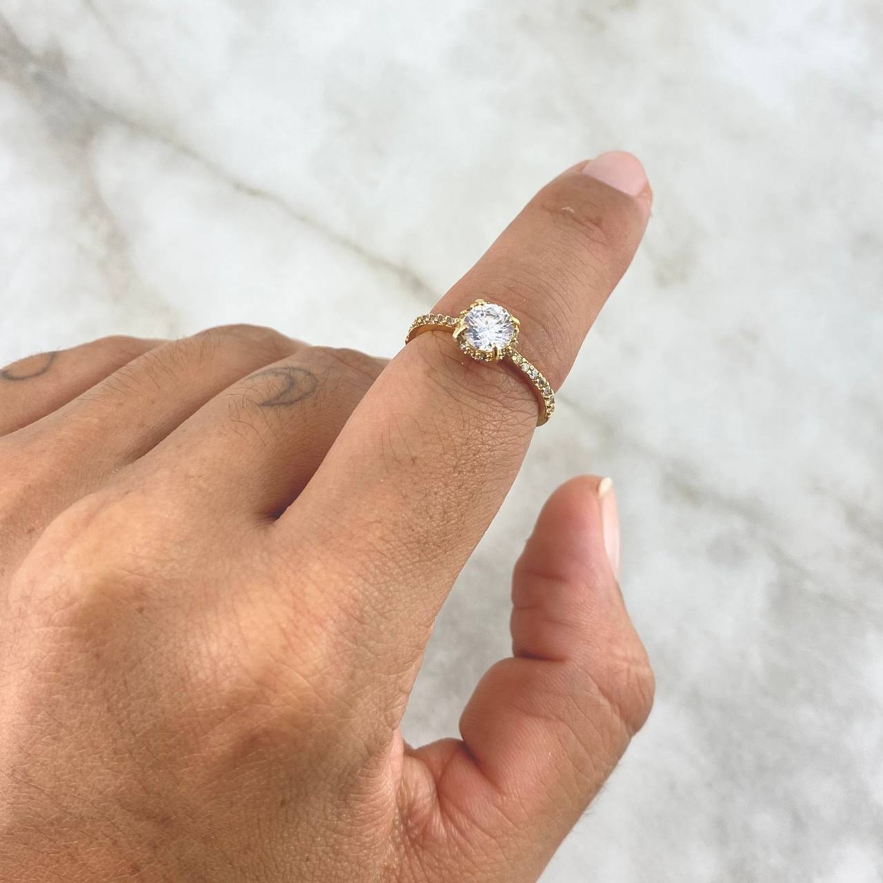 Anillo Halo Incrustado 2.5gr / T5 1/4 / Circones Blancos Oro Amarillo