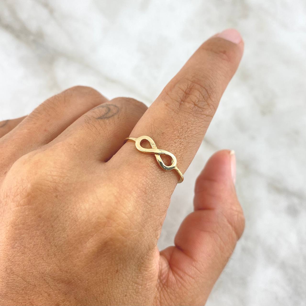 Anillo Silueta Infinito 1.1gr / T7 1/4 / Oro Amarillo