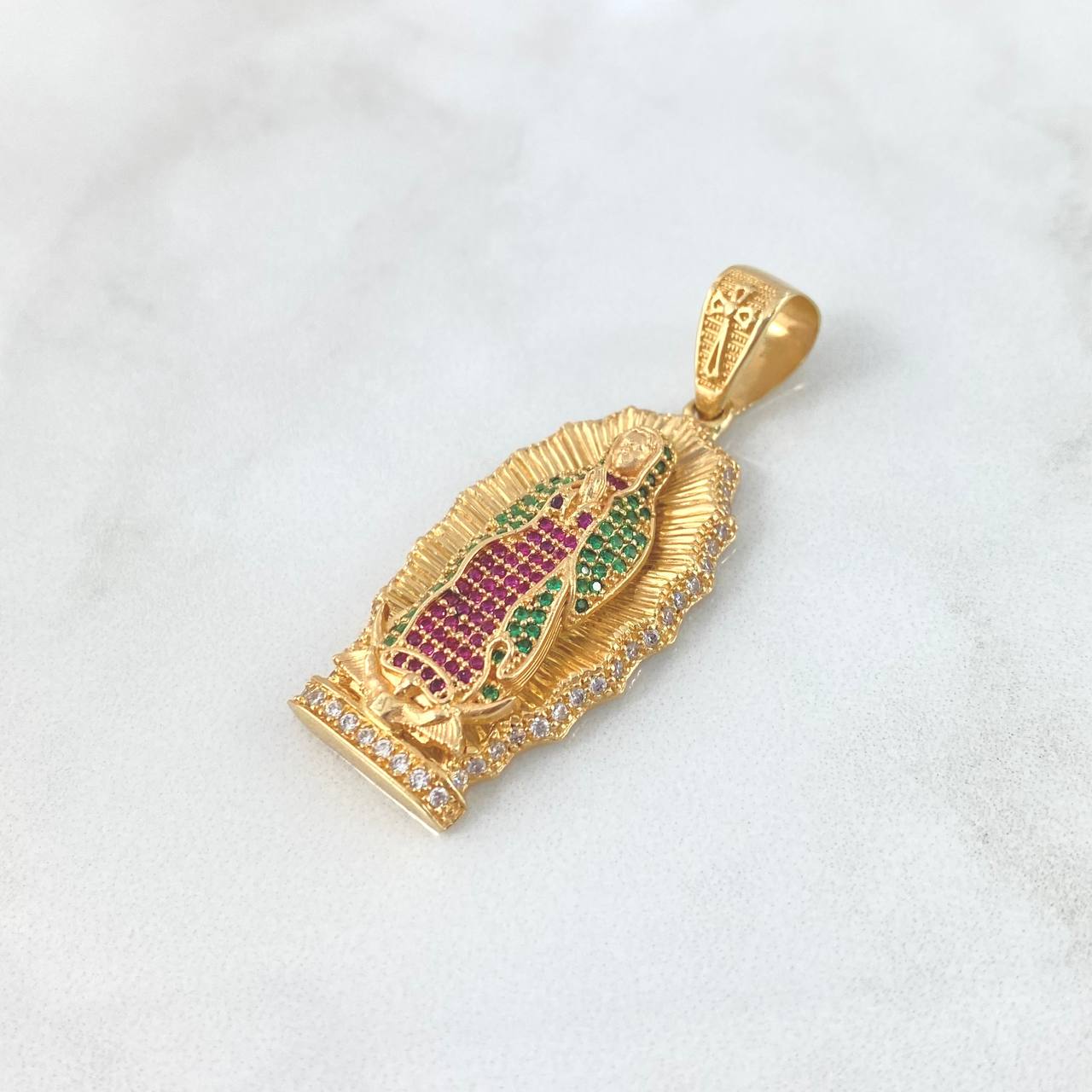 Dije Virgen de Guadalupe 10.6gr / 4.6cm / Circones Blancos Verdes Fucsias Oro Amarillo