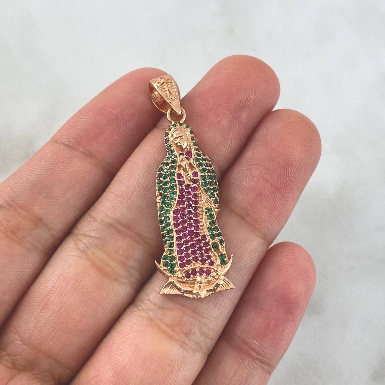 Dije Virgen Guadalupe 5.4gr / 4.3cm / Circones Verdes Y Fucsias Oro Rosa ©