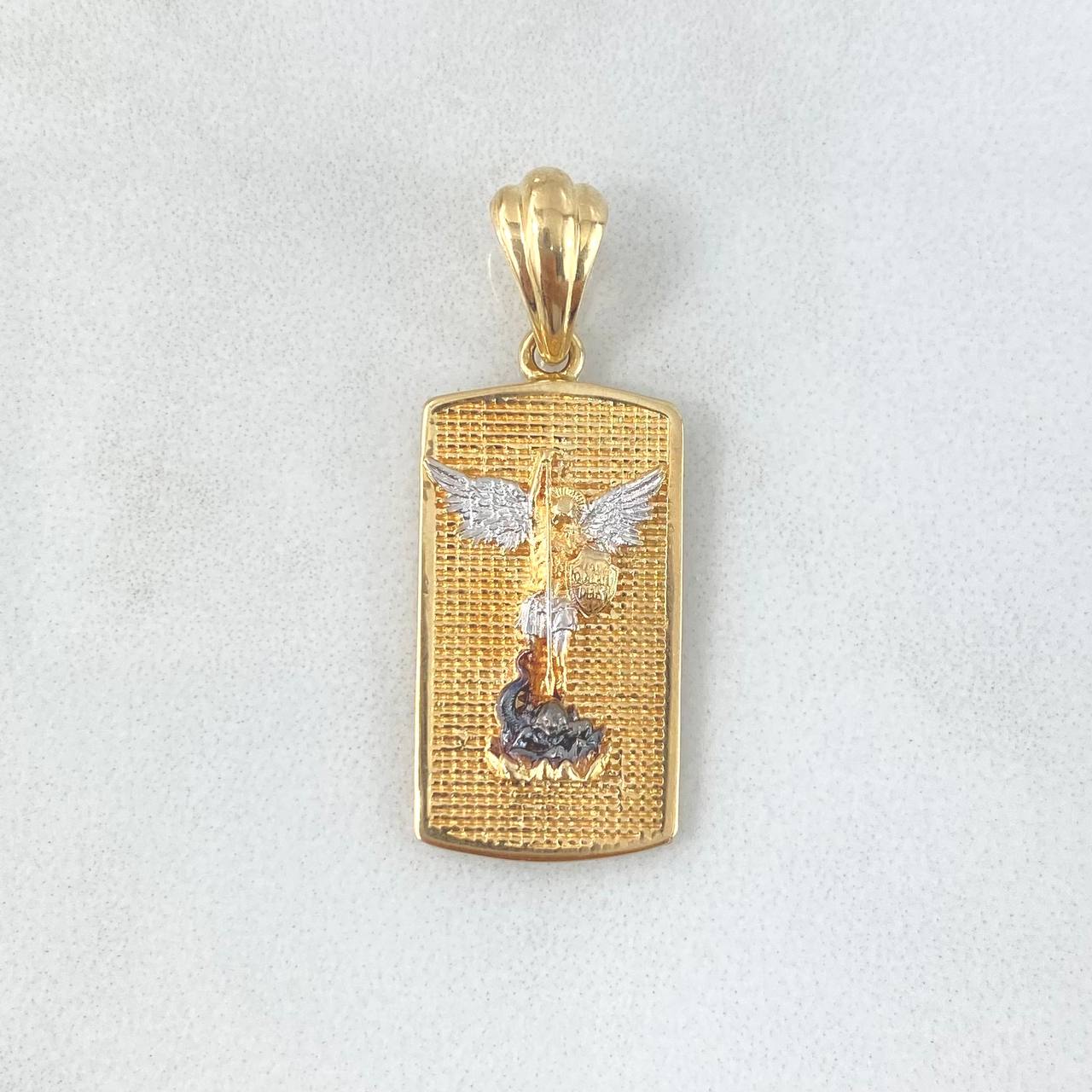 Dije Placa San Miguel Arcángel 4.85gr / 3.4cm / Dos Oros Amarillo Blanco ©