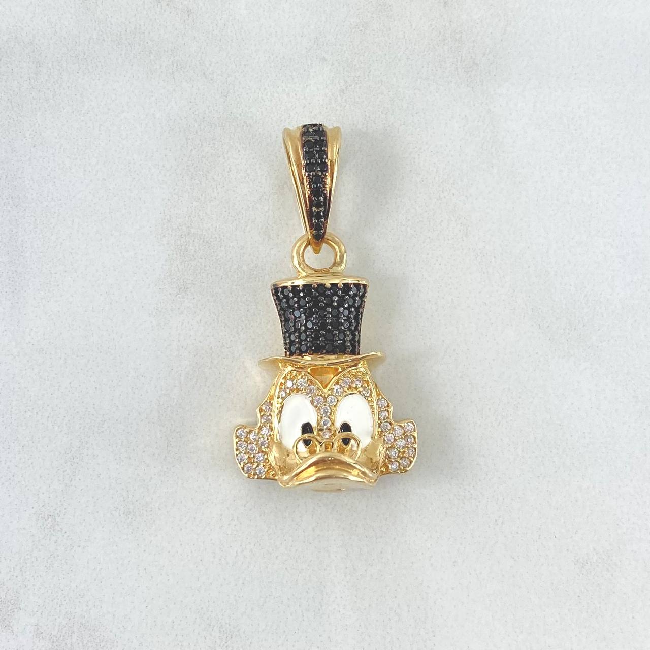 Dije Pato Millonario 4.7gr / 2.4cm / Circones Blancos-Negros Oro Amarillo 18K *