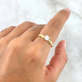 Anillo Solitario Abultado Rayado 1.35gr / T4 1/2 / Circon Blanco Oro Amarillo