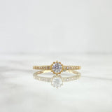 Anillo Solitario Churumbela En Flor 1.55gr / T4 3/4 / Circones Blancos Oro Amarillo