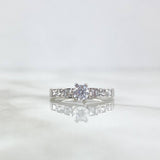 Anillo Solitario Escalonado 2.45gr / T5 / Circones Blancos Oro Blanco