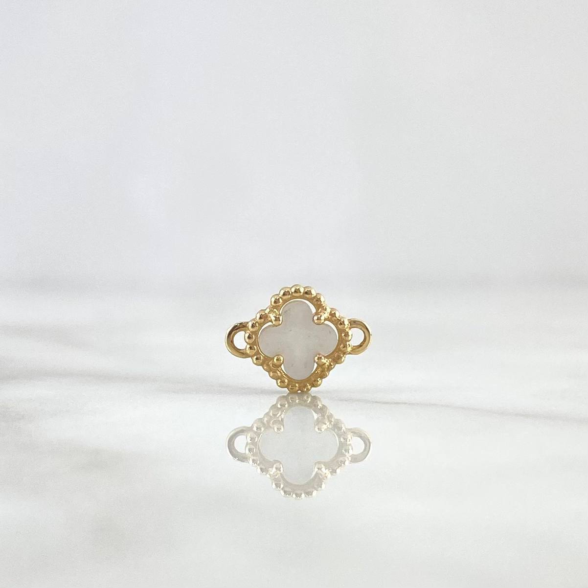 Herraje Trebol Nacar Blanco 0.6gr / 1.2cm / Oro Amarillo 18K