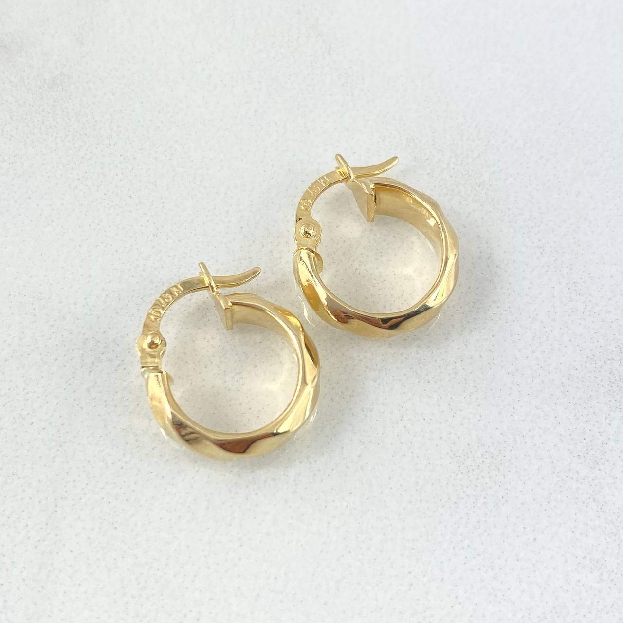 Candongas Nia 1.3gr / 1.5cm / Rayas Espiral Oro Amarillo ©