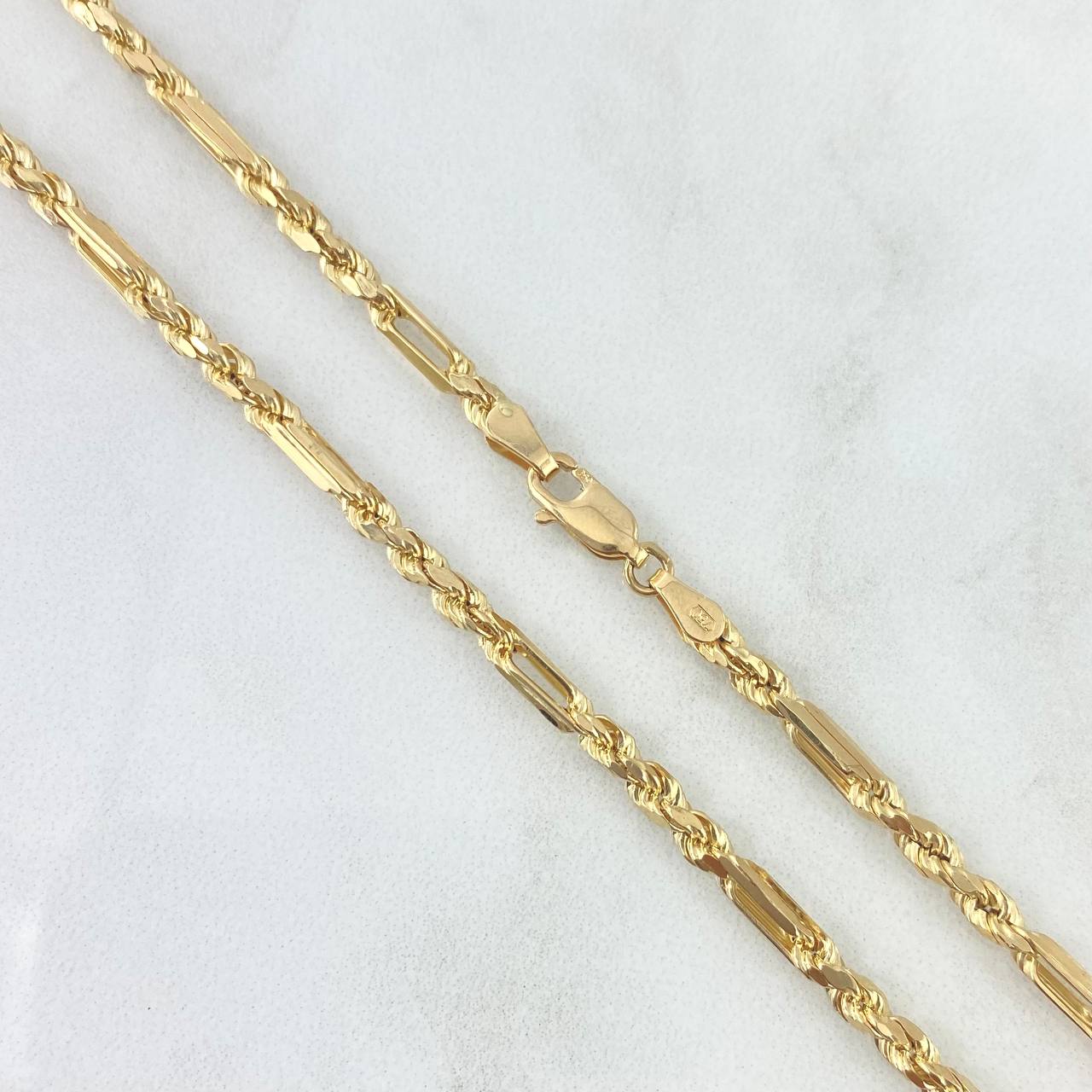 Cadena Lazo Especial 4.7gr / 50cm / 2.4mm Oro Amarillo +3 18K