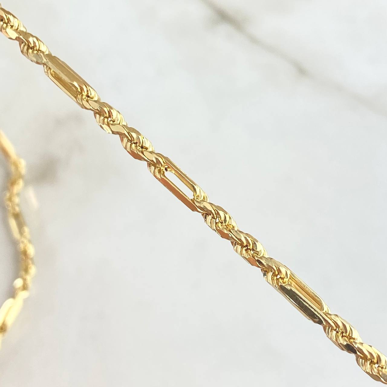 Cadena Lazo Especial 4.7gr / 50cm / 2.4mm Oro Amarillo +3 18K
