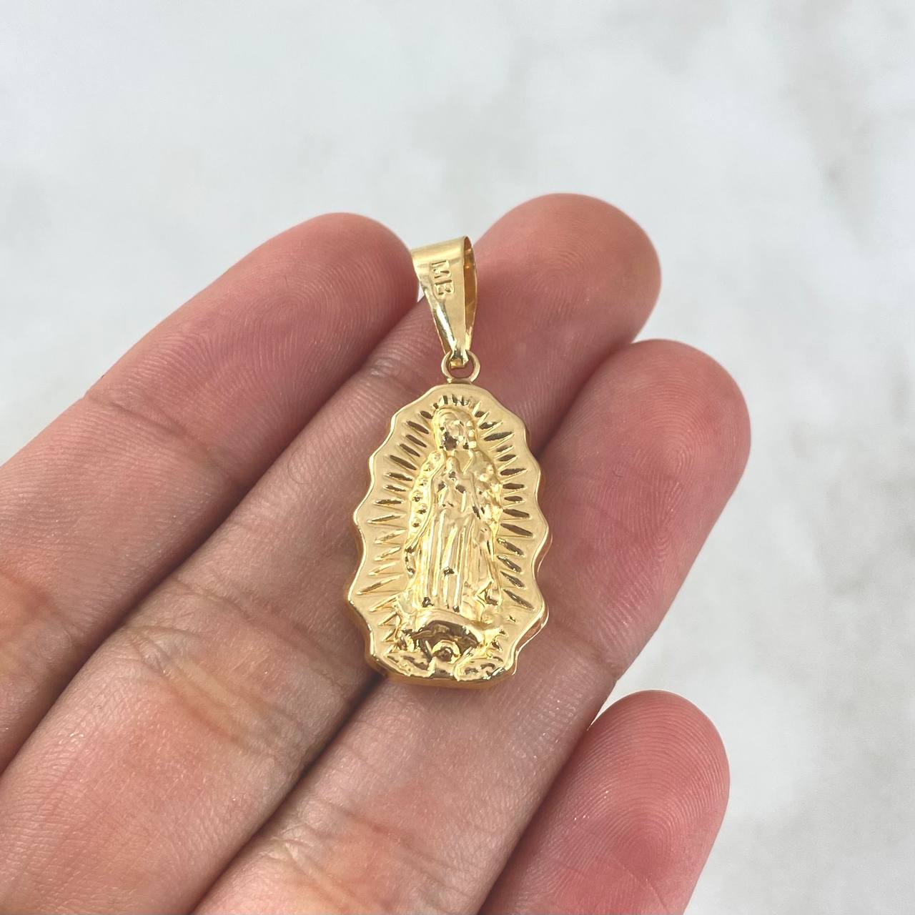 Dije Virgen de Guadalupe Silueta 1.6gr / 3.4cm / Troquelada Oro Amarillo ©