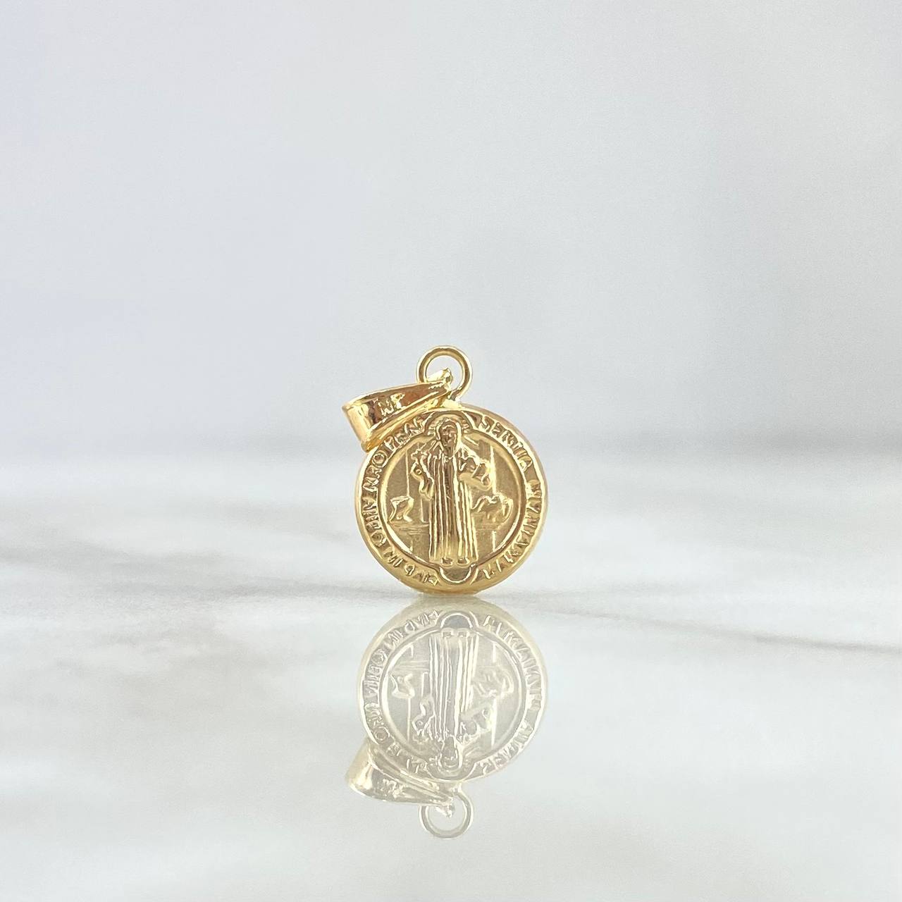 Dije San Benito 0.6gr / 1.8cm / Troquelado Oro Amarillo ©