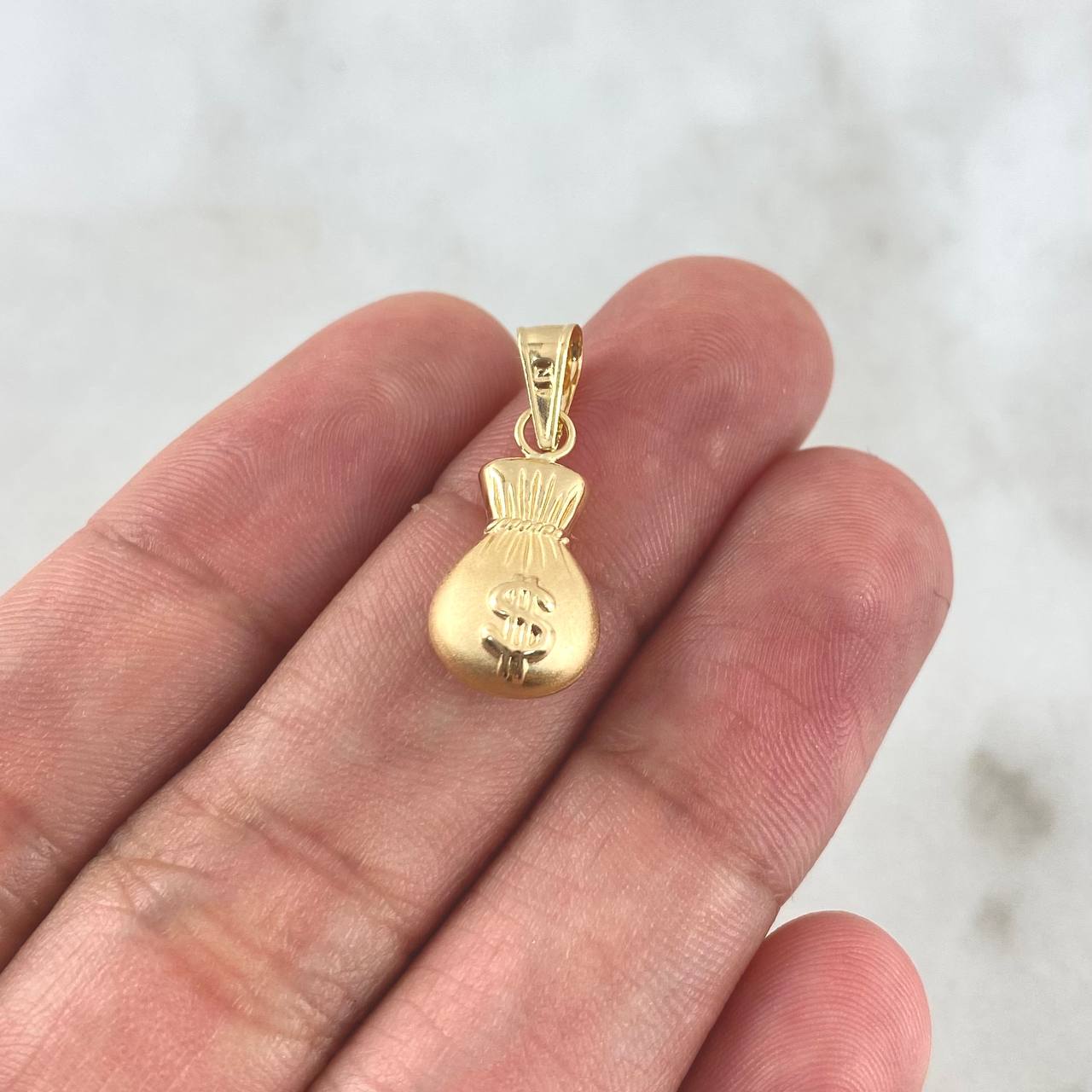 Dije Bolsa de Dinero 0.8gr / 2.2cm / Mate Cargador Liso Oro Amarillo