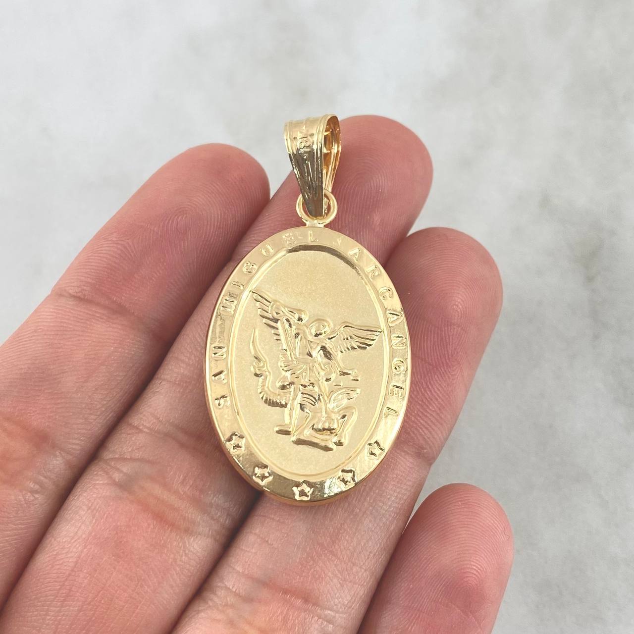 Dije San Miguel Arcángel 3.8gr / 4.3cm / Troquelado Oro Amarillo