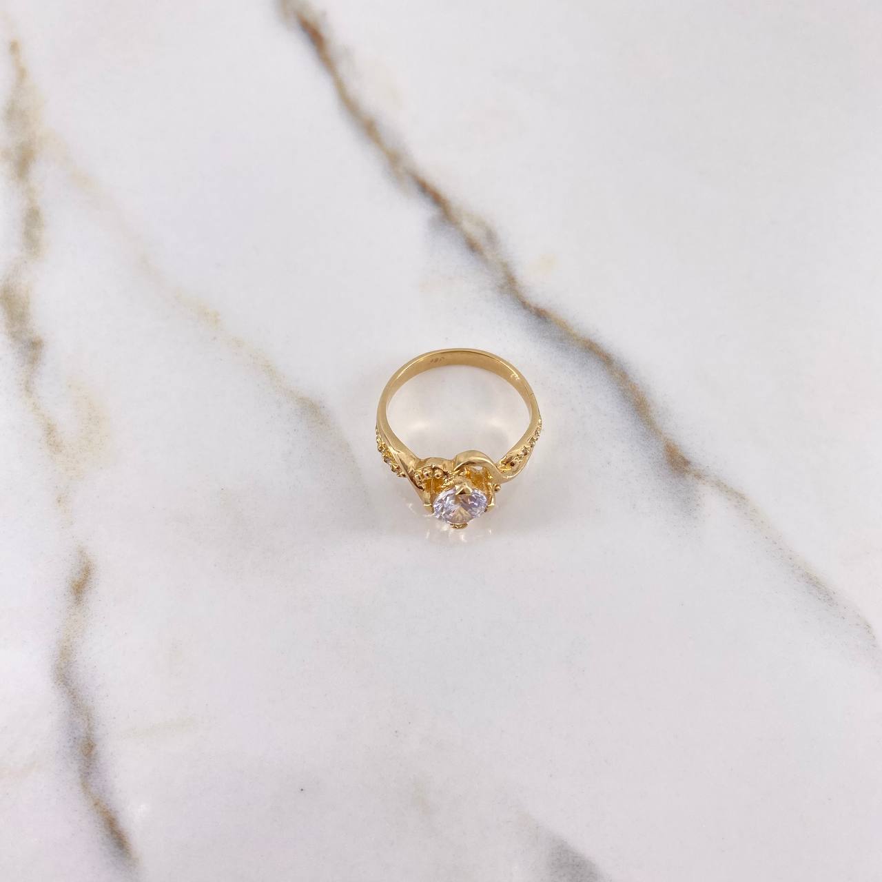 Anillo Solitario Lineas Cruzadas 4gr / T5 3/4 / Circones Blancos Oro Amarillo $
