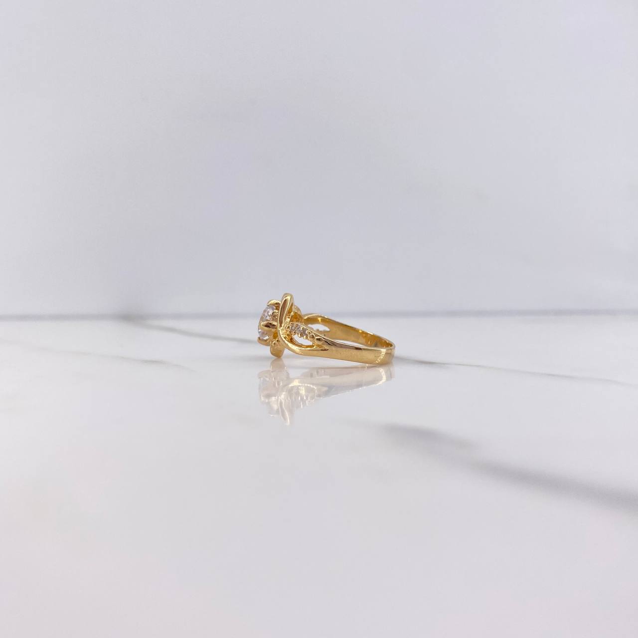 Anillo Solitario Lineas Cruzadas 4gr / T5 3/4 / Circones Blancos Oro Amarillo $
