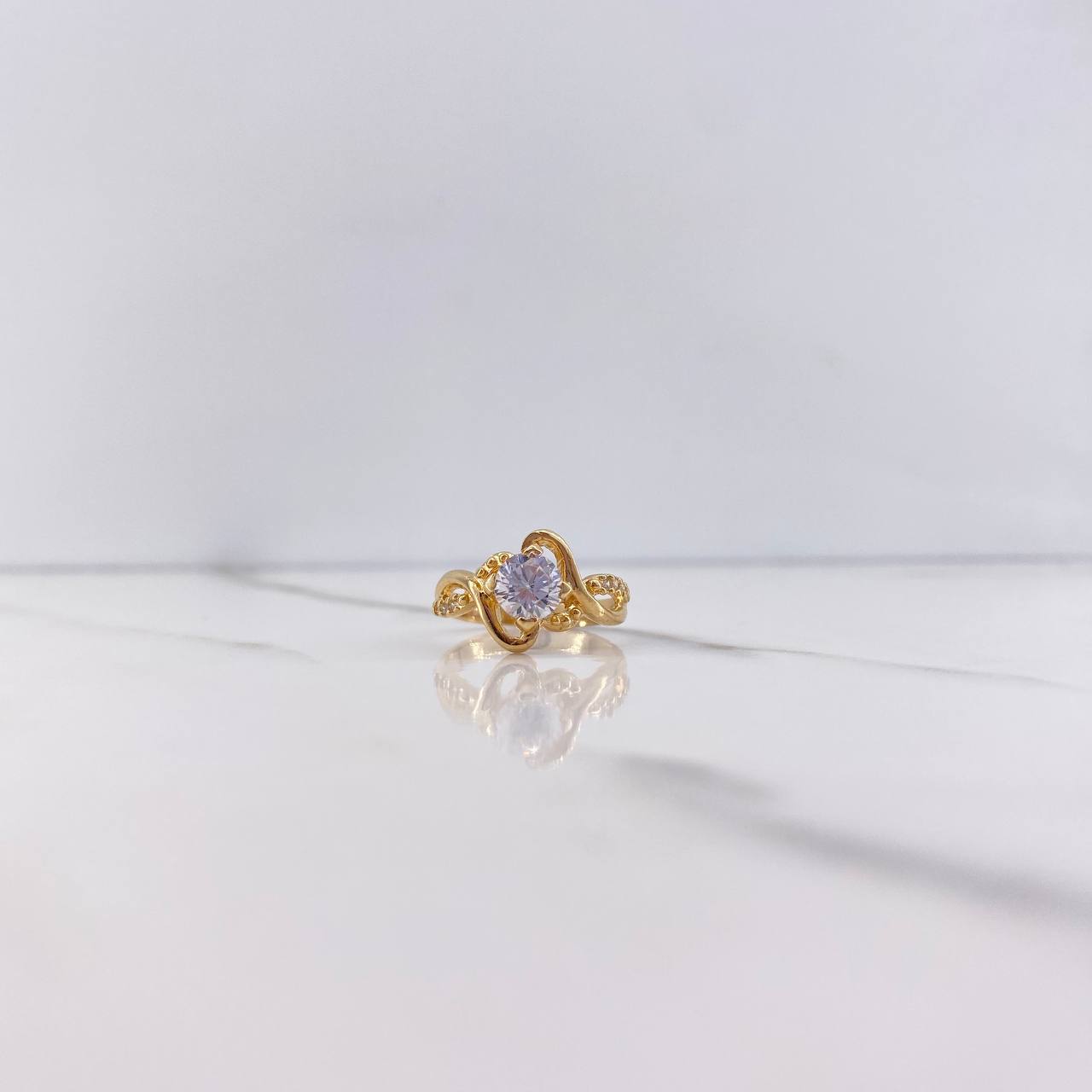 Anillo Solitario Lineas Cruzadas 4gr / T5 3/4 / Circones Blancos Oro Amarillo $