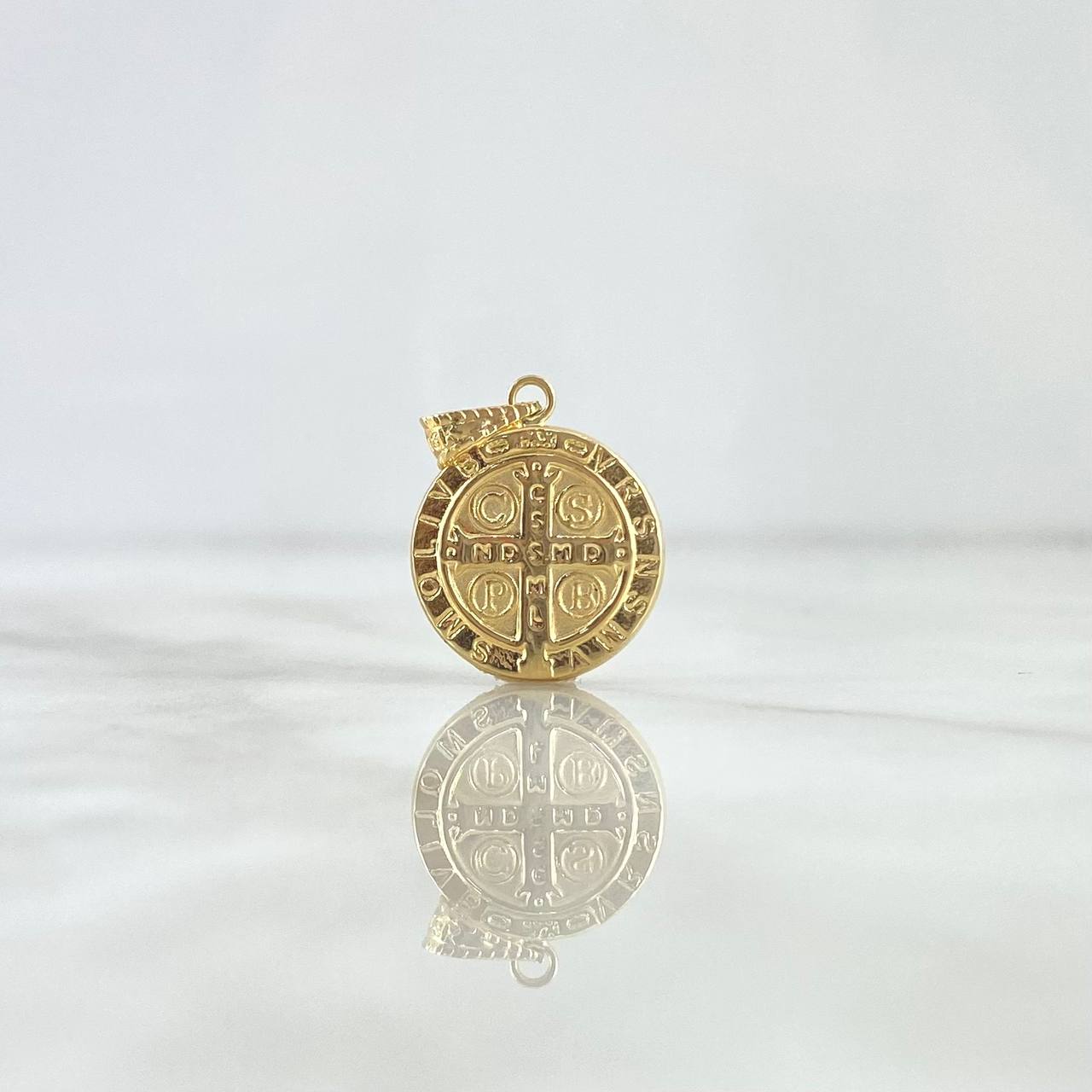 Dije San Benito 1gr / 2.3cm / Troquelado - Cargador Bordeado Oro Amarillo