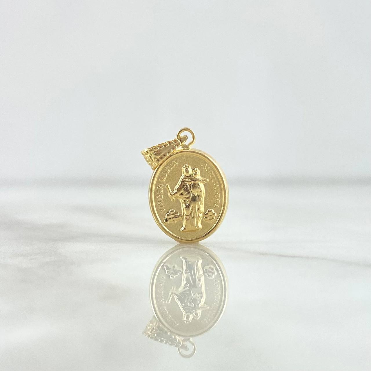 Dije Virgen María Auxiliadora 0.75gr / 2.1cm / Cargador Bordeado Oro Amarillo