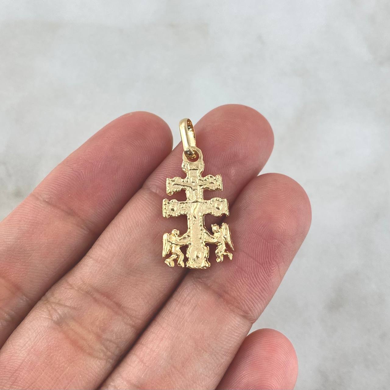 Dije Cruz de Caravaca 2.2gr / 2.6cm / Texturizada Oro Amarillo