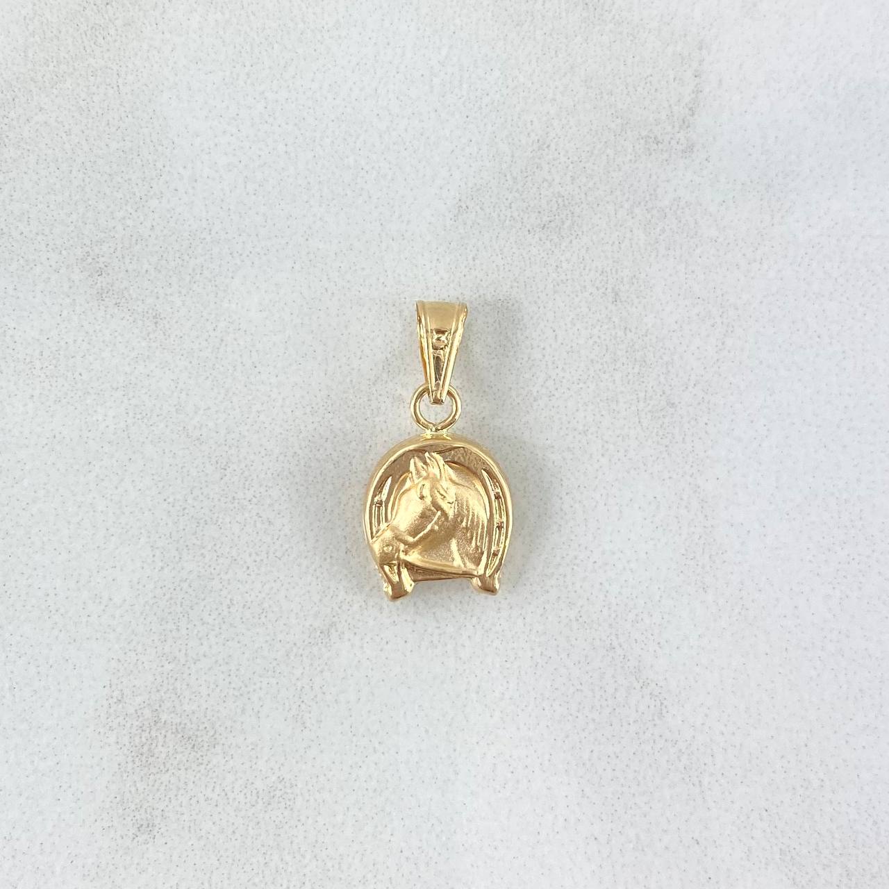 Dije  Herradura Caballo 0.5gr / 1.7cm / Cargador Liso Oro Amarillo 18K ©