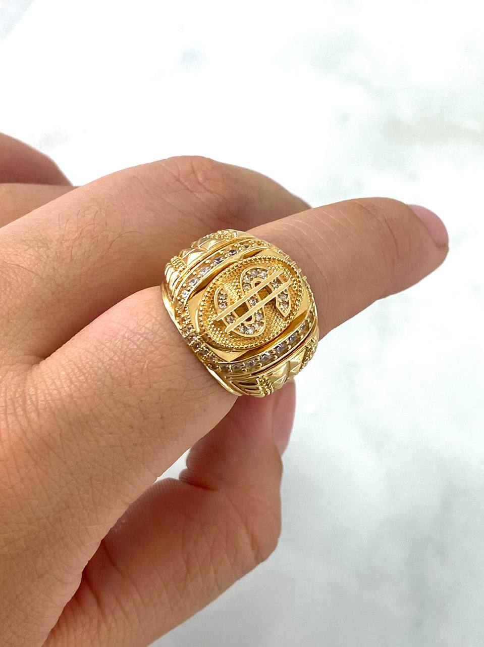 Anillo Sello Dólar 10.35gr / T7 1/4 / Texturizado Circones Blancos Oro Amarillo ©