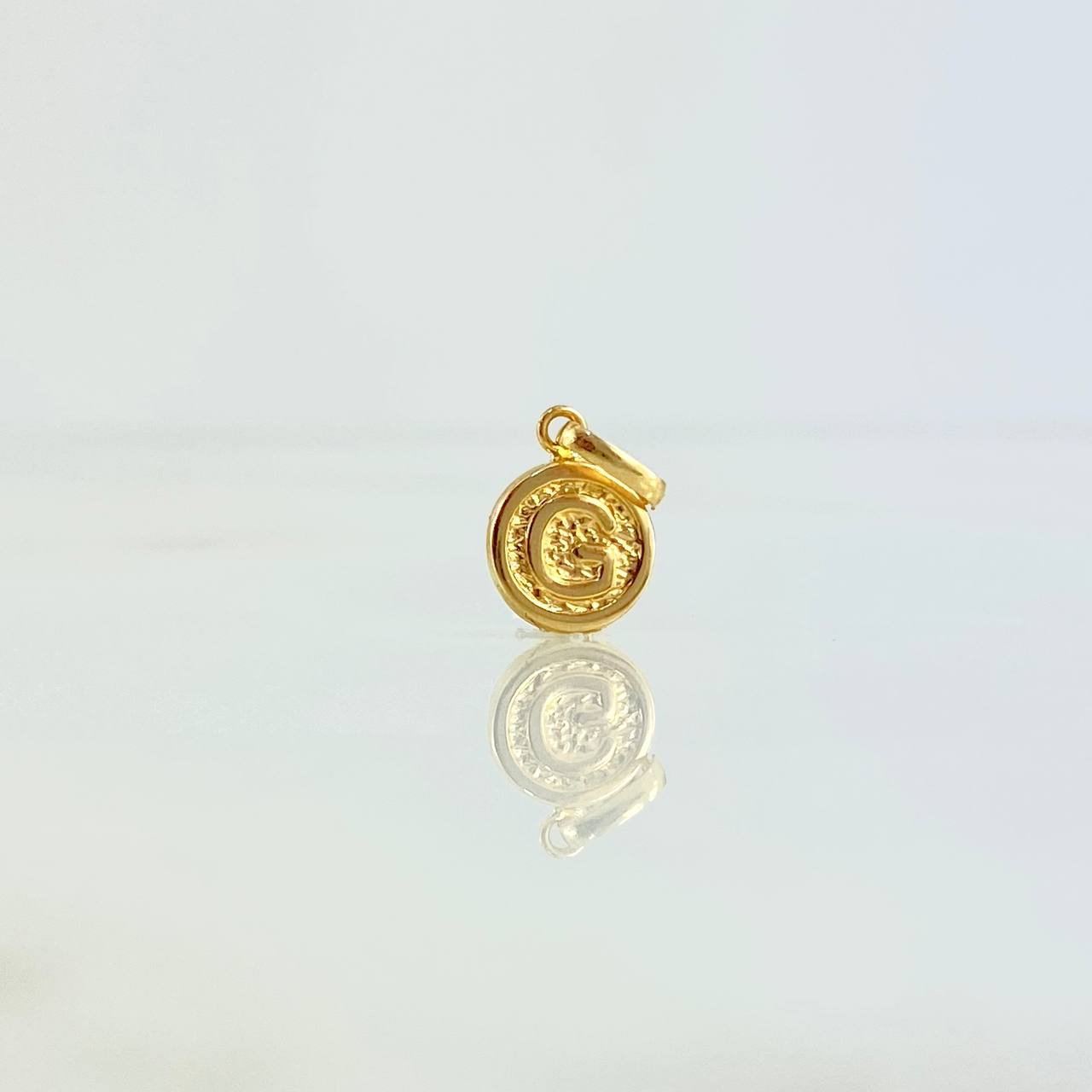 Dije Letra G 0.4gr / 1.5cm / Circulo Texturizado Oro Amarillo