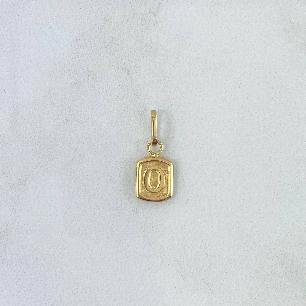 Dije Letra O 0.3g / 1.5cm Oro Amarillo 18K