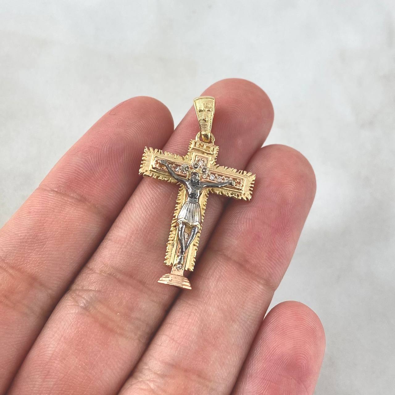 Dije Señor De Los Milagros 5.9gr / 4cm / Circones Blancos Dos Oros Amarillo Rosa *