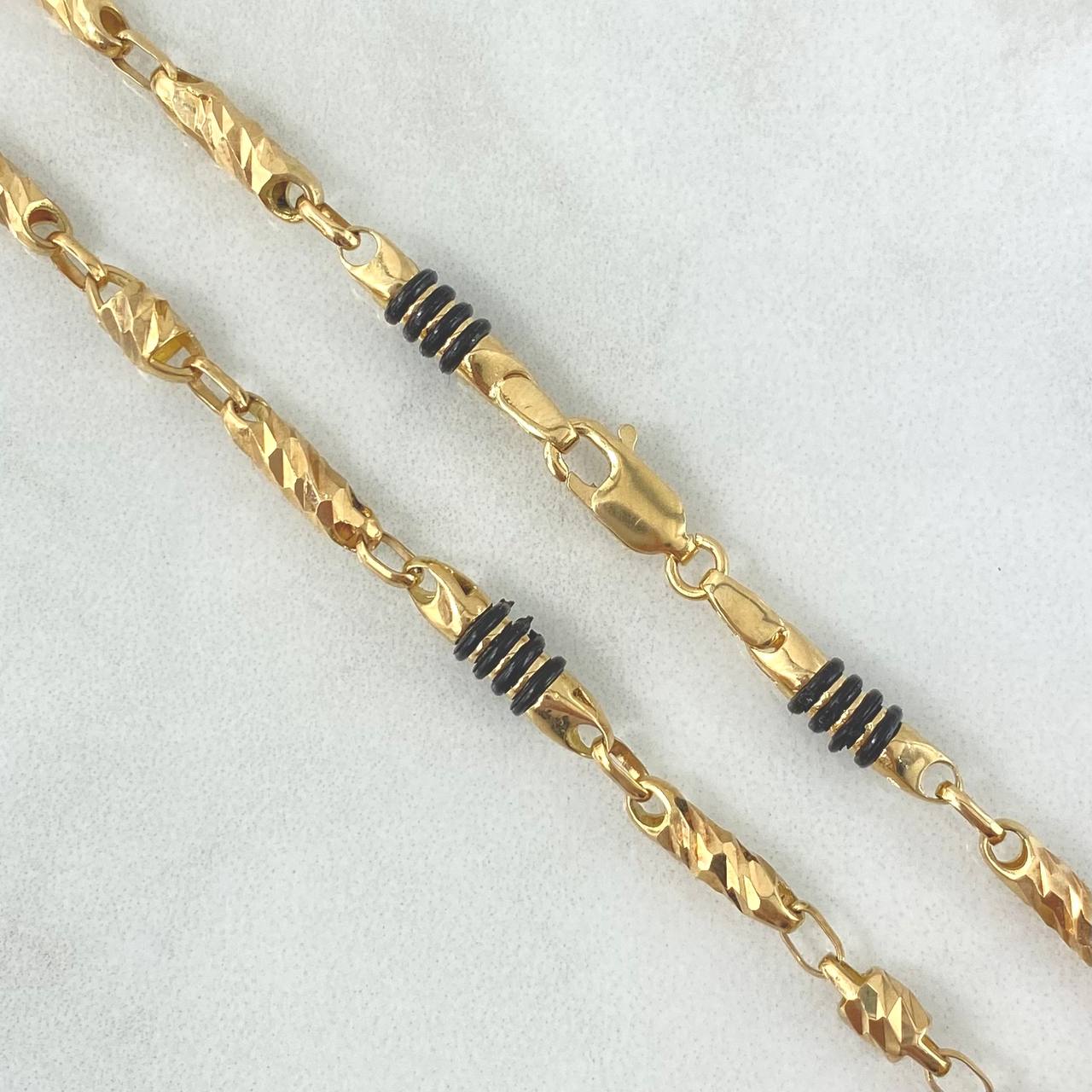 Cadena Rustica Barril Tallado 17.9gr / 55cm / Cauchos Negros Oro Amarillo