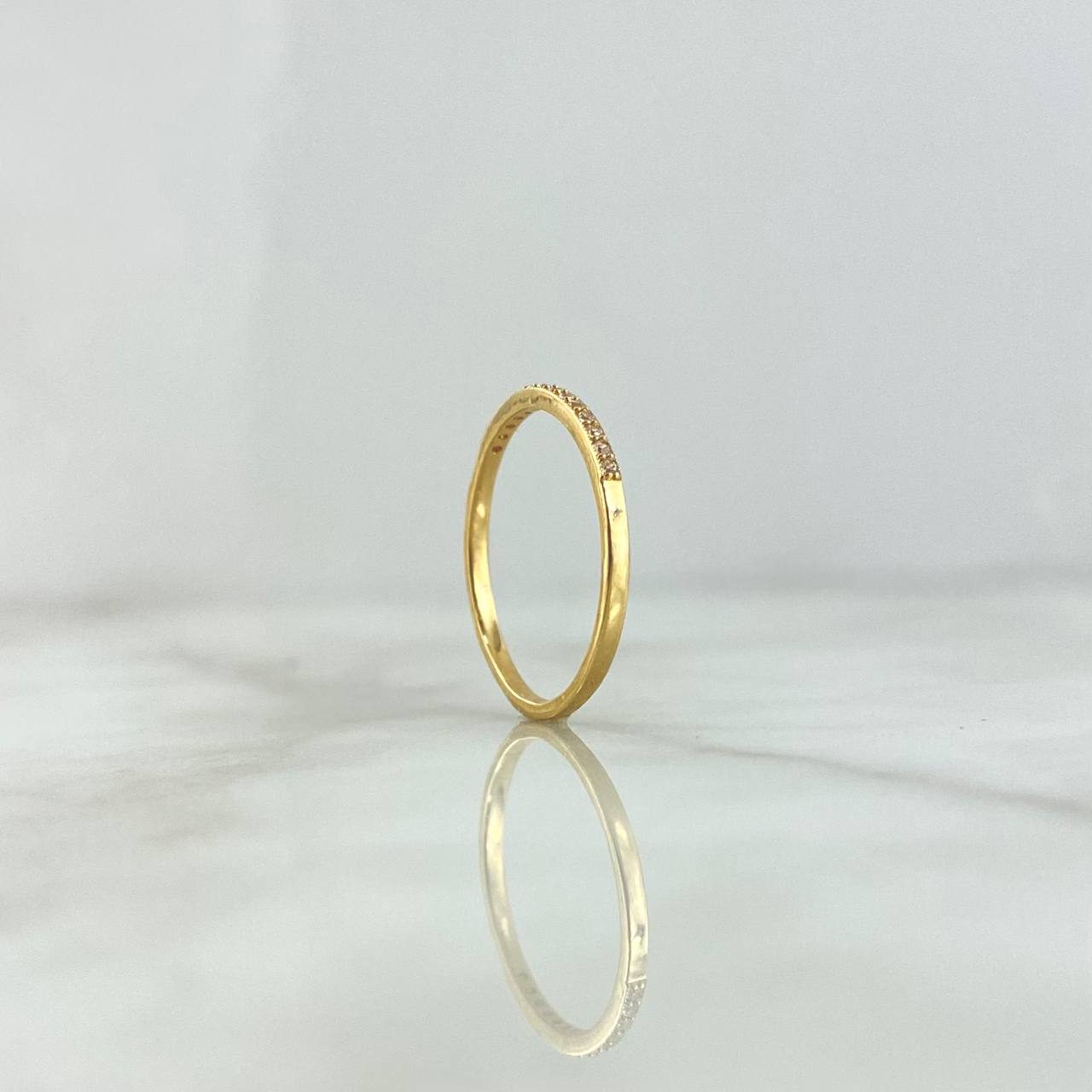Anillo Medio Carril 1.4gr / T7 3/4 / Circones Blancos Oro Amarillo