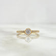 Anillo Solitario Churumbela Flor 1.55gr / T5 1/4 / Circones Blancos Oro Amarillo