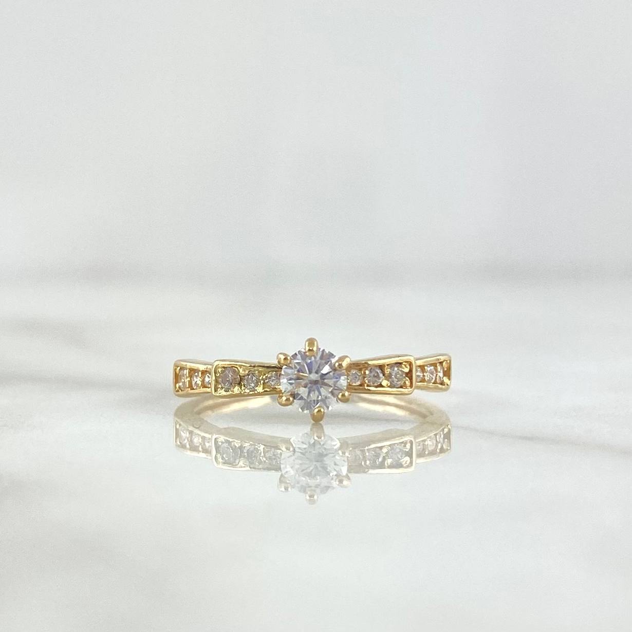 Anillo Solitario Escalonado 1.7gr / T5 3/4 / Circones Blancos Oro Amarillo