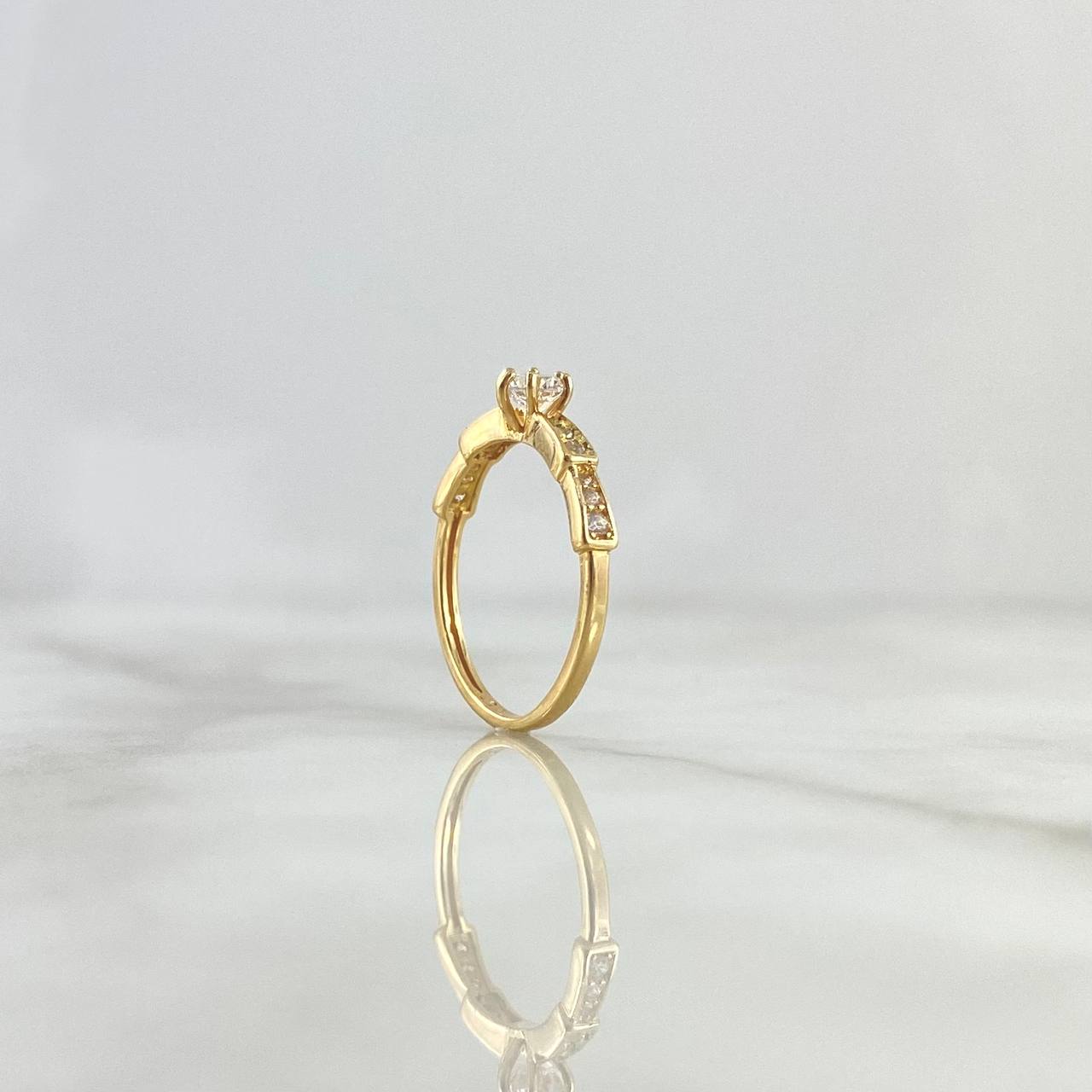 Anillo Solitario Escalonado 1.7gr / T5 3/4 / Circones Blancos Oro Amarillo
