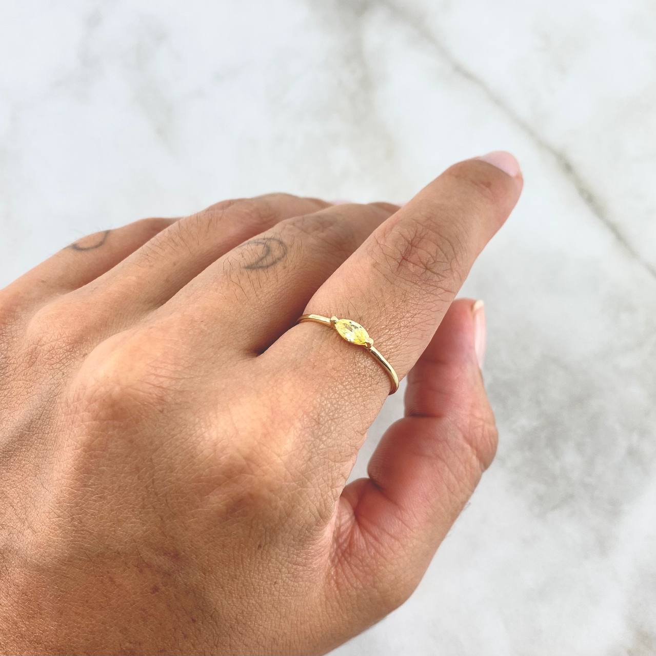 Anillo Solitario Marquesa Horizontal 0.9gr / T7 / Circon Amarillo Oro Amarillo