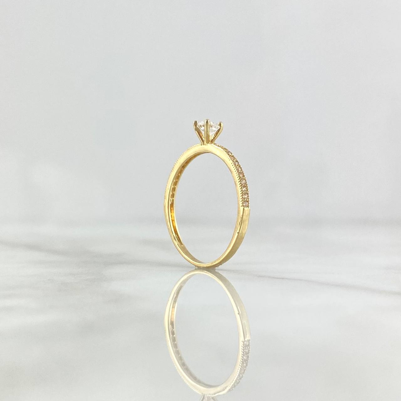 Anillo Solitario Carril 1.6gr / T7 / Circones Blancos Oro Amarillo