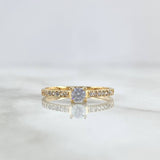 Anillo Solitario Carril Base Cuadrada 1.2gr / T7 / Circones Blancos Oro Amarillo