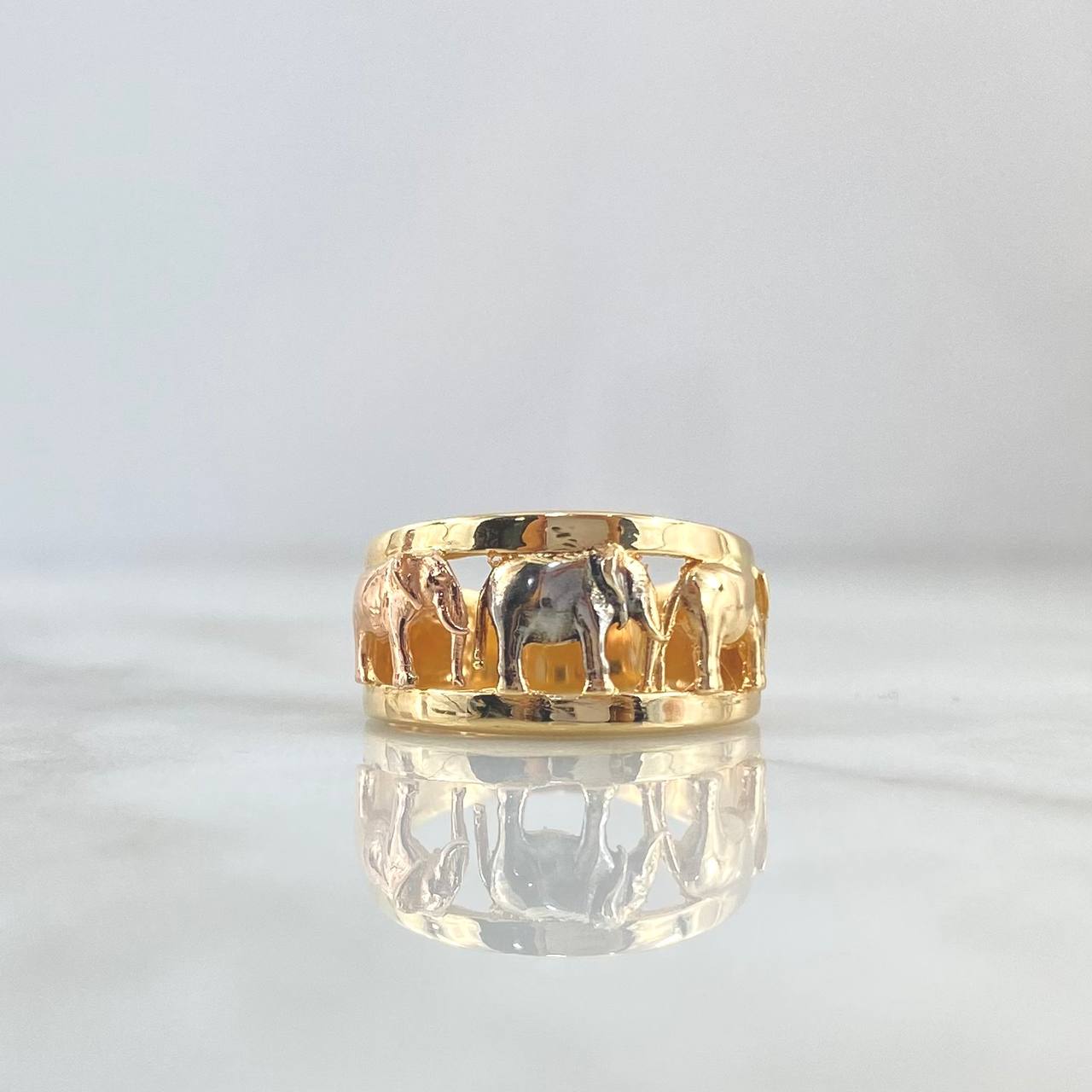 Anillo Tres Elefantes 5.6gr / T6 1/2 / Liso Oro Amarillo ©