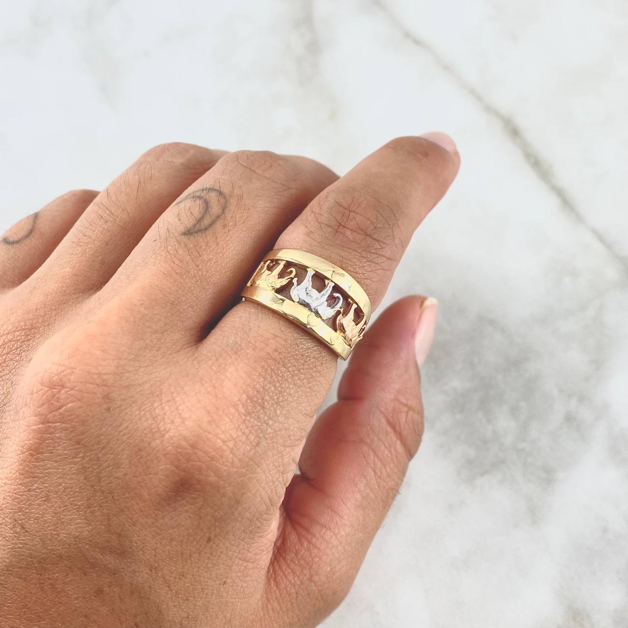 Anillo Tres Elefantes 5.6gr / T6 1/2 / Liso Oro Amarillo ©